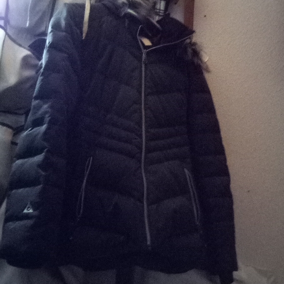 Jacket 🧥 - Picture 2 of 2